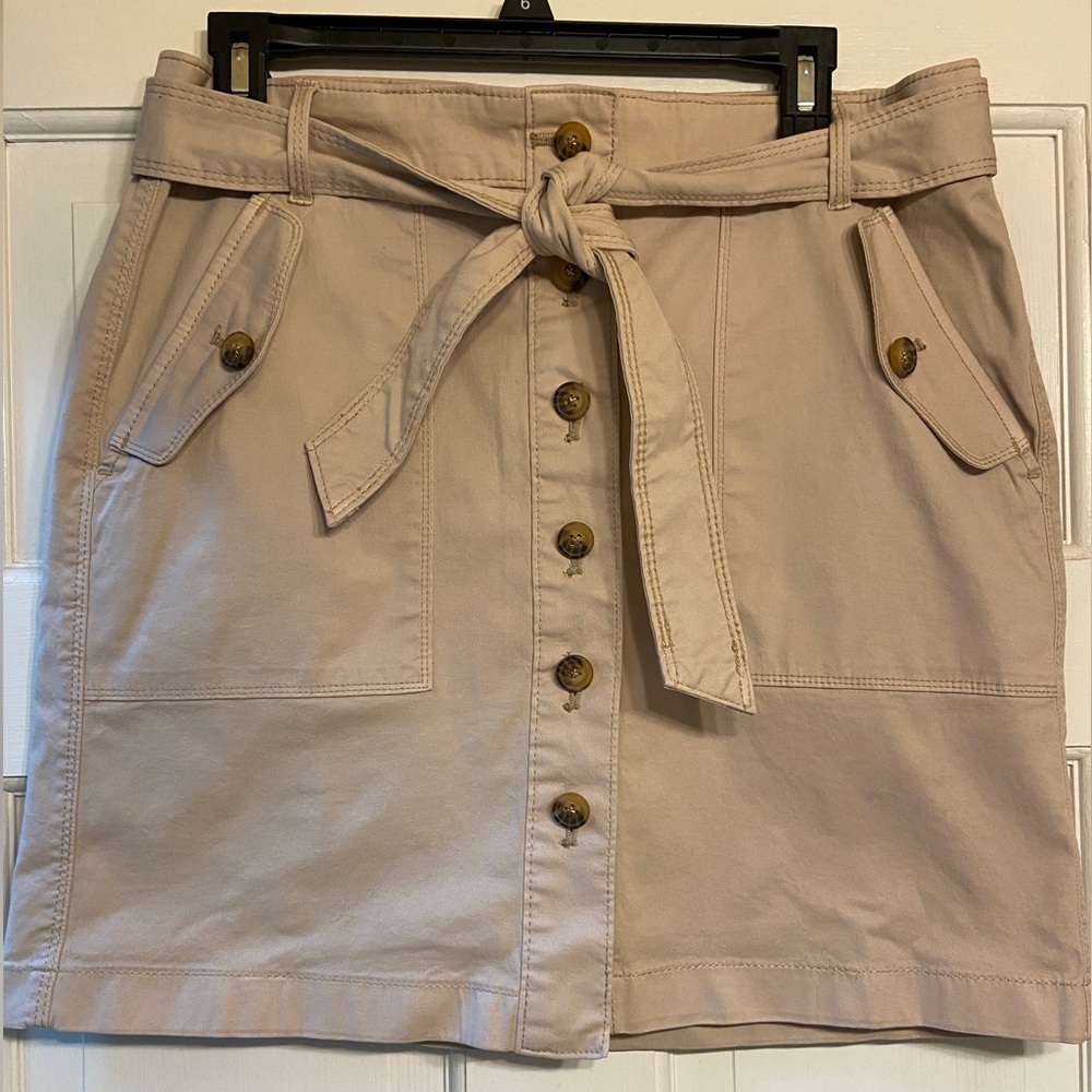 White House Black Market Khaki Skirt with Pockets- New With Tag